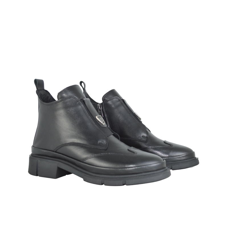 შუზი  Molly Bessa