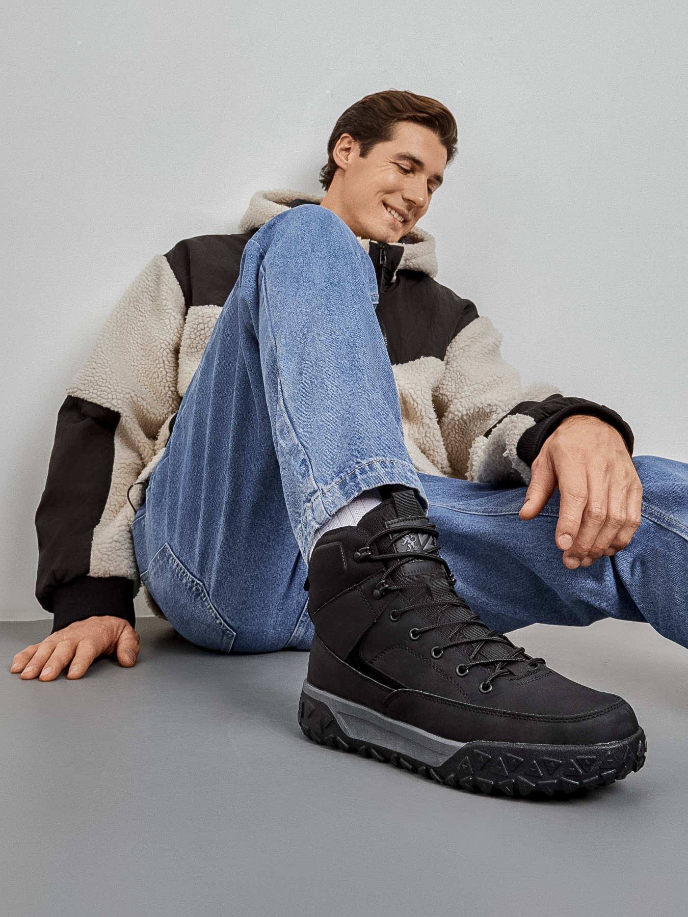 შუზი CROSBY