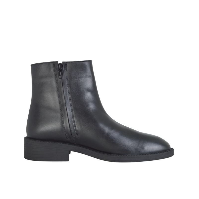 შუზი Molly Bessa