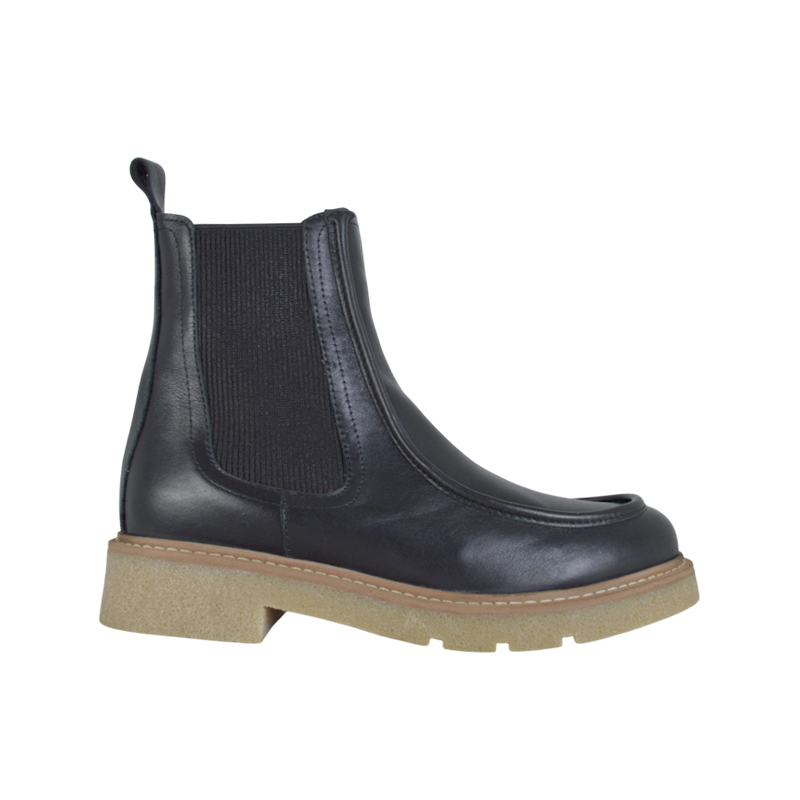 შუზი Molly Bessa