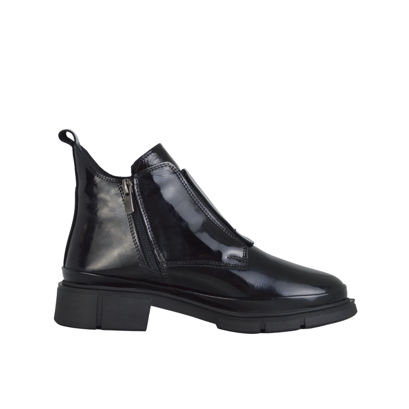 შუზი Molly Bessa